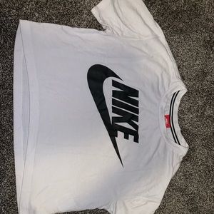 Crop Nike Shirt🌸